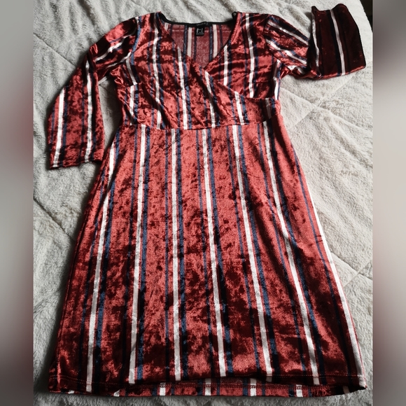Forever 21 dress. Size S - Picture 4 of 11